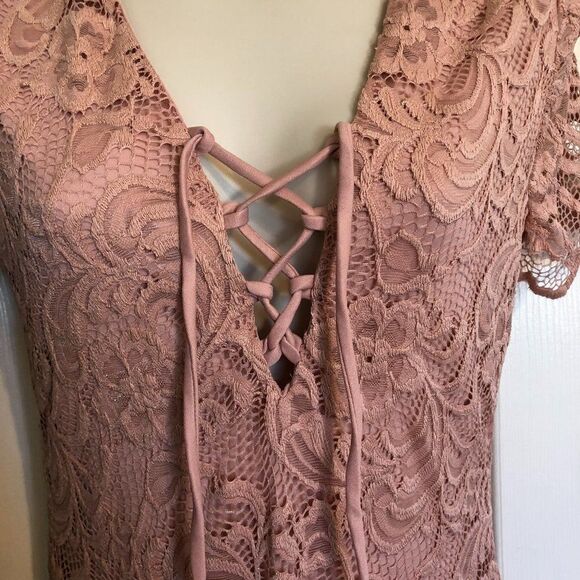 Forever 21 Knit Dress w/Lace Overlay and Lace Up Front Size Small NWT! - Picture 3 of 7